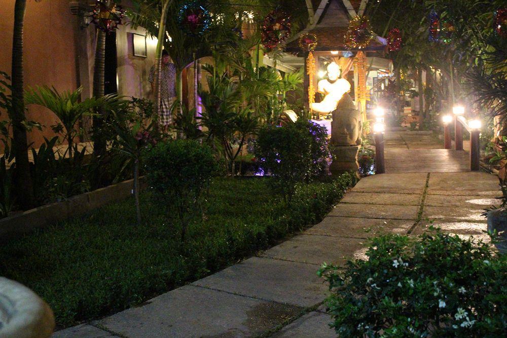 Central Night Hotel Siem Reap Exterior foto