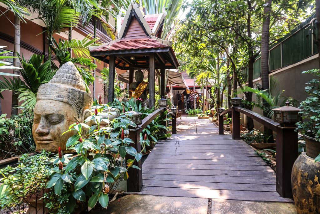 Central Night Hotel Siem Reap Exterior foto